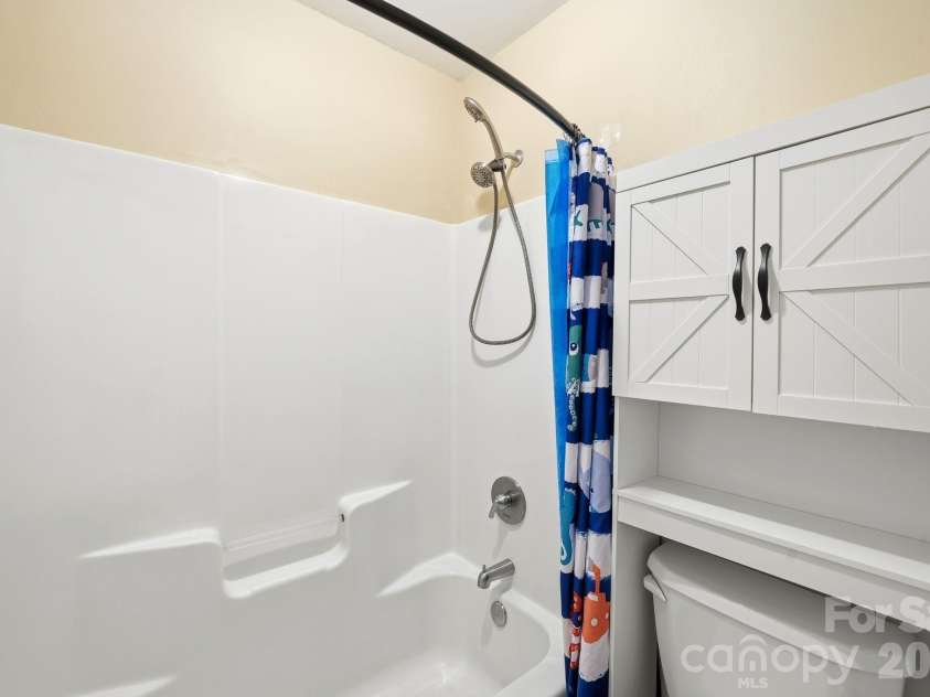 6821 Hollow Oak Drive, Charlotte, NC 28227.  MLS# CAR4398137, YatesRealty ID 33149. 