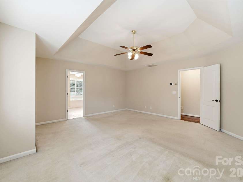 6821 Hollow Oak Drive, Charlotte, NC 28227.  MLS# CAR4398137, YatesRealty ID 33149. 