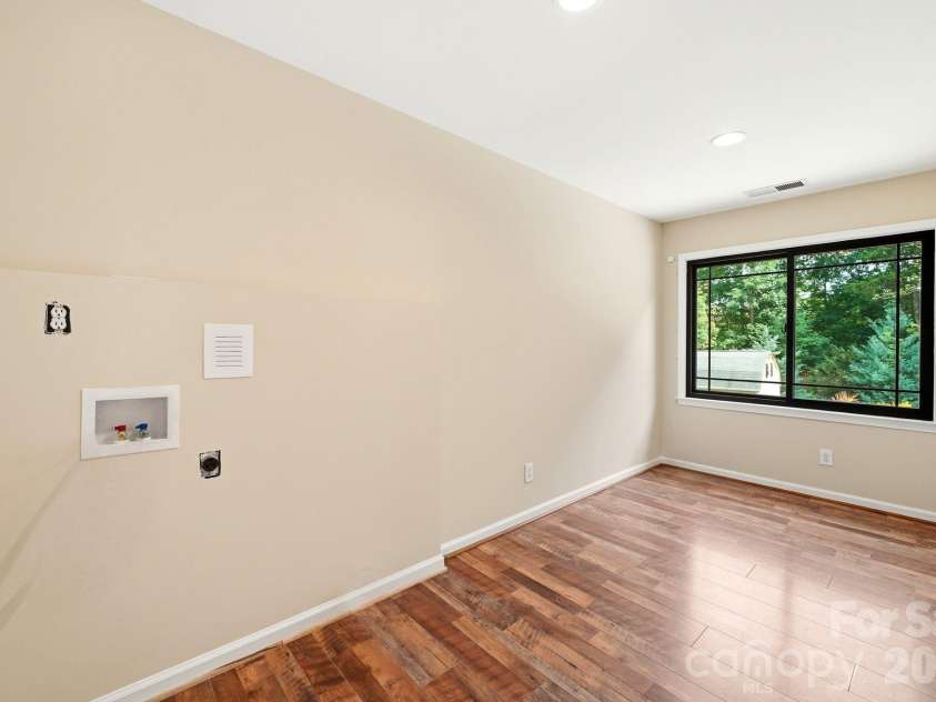 6821 Hollow Oak Drive, Charlotte, NC 28227.  MLS# CAR4398137, YatesRealty ID 33149. 