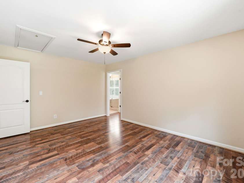 6821 Hollow Oak Drive, Charlotte, NC 28227.  MLS# CAR4398137, YatesRealty ID 33149. 