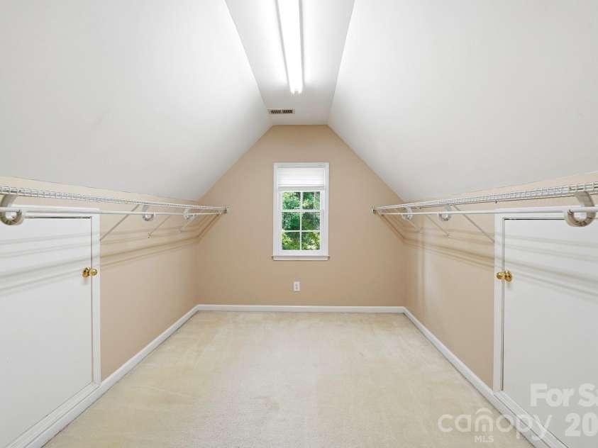 6821 Hollow Oak Drive, Charlotte, NC 28227.  MLS# CAR4398137, YatesRealty ID 33149. 