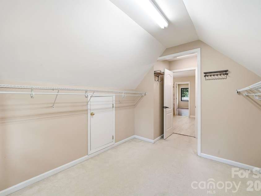 6821 Hollow Oak Drive, Charlotte, NC 28227.  MLS# CAR4398137, YatesRealty ID 33149. 