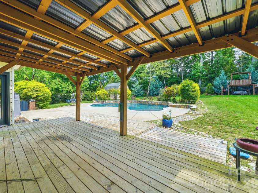 6821 Hollow Oak Drive, Charlotte, NC 28227.  MLS# CAR4398137, YatesRealty ID 33149. 