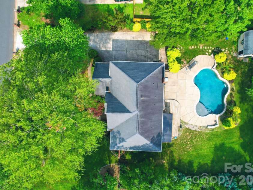 6821 Hollow Oak Drive, Charlotte, NC 28227.  MLS# CAR4398137, YatesRealty ID 33149. 