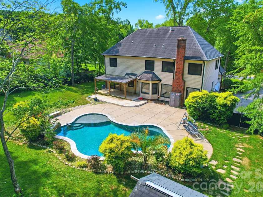 6821 Hollow Oak Drive, Charlotte, NC 28227.  MLS# CAR4398137, YatesRealty ID 33149. 