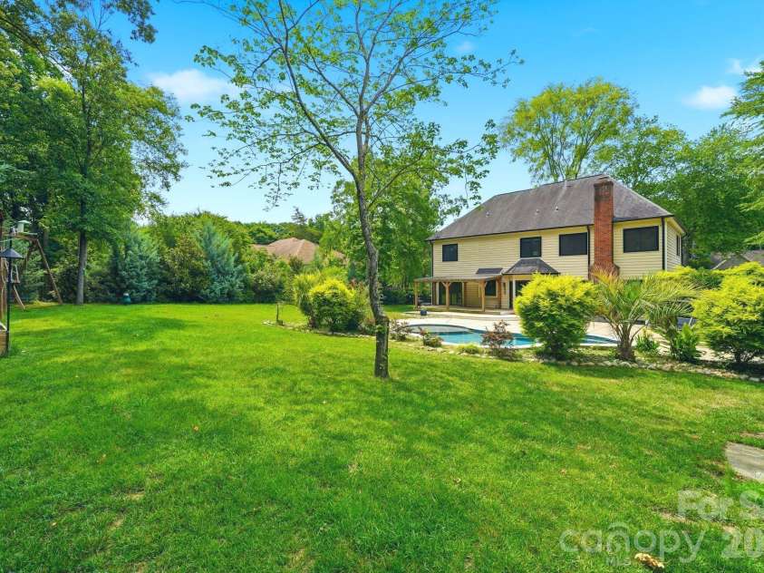 6821 Hollow Oak Drive, Charlotte, NC 28227.  MLS# CAR4398137, YatesRealty ID 33149. 