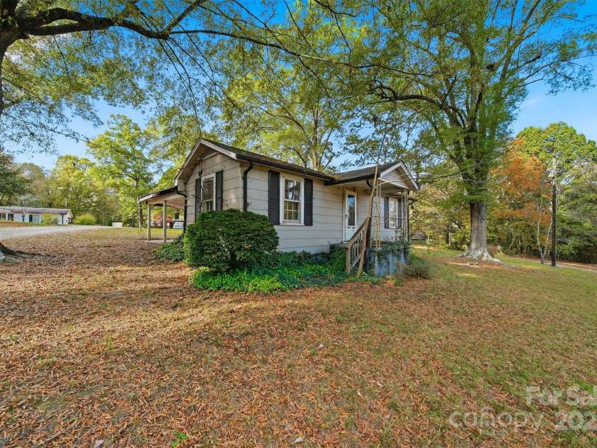 119 Sunset Drive, Taylorsville, NC 28681.  MLS# CAR4314783, YatesRealty ID 3315. 