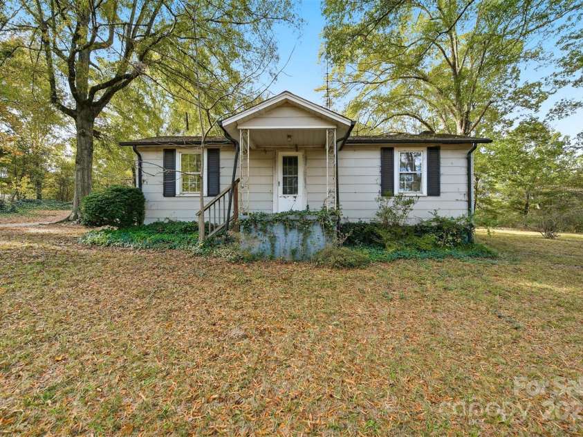 119 Sunset Drive, Taylorsville, NC 28681.  MLS# CAR4314783, YatesRealty ID 3315. 
