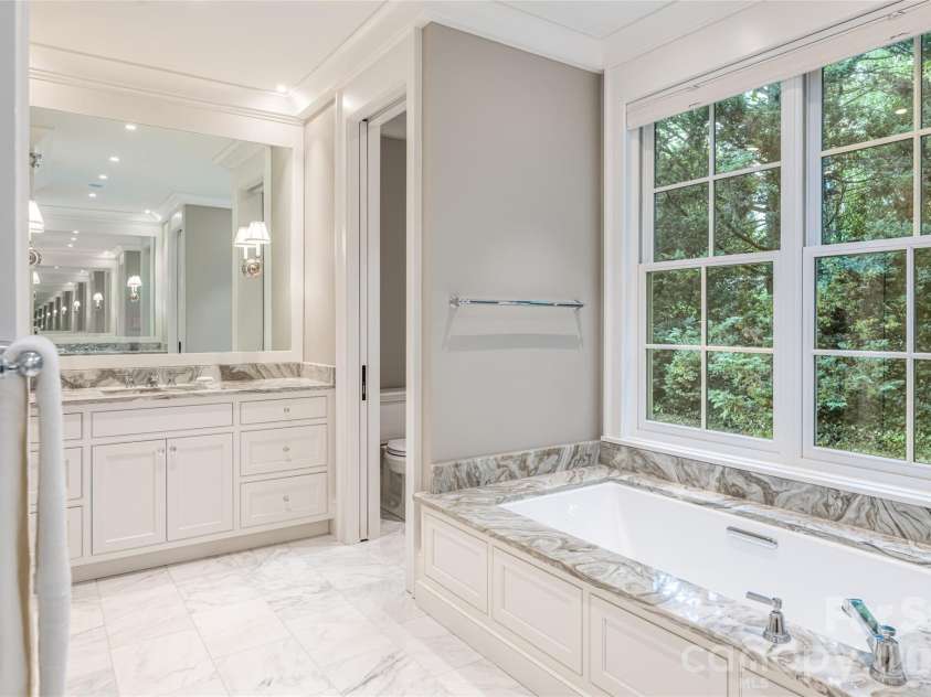 402 Vanderbilt Road, Asheville, NC 28803.  MLS# CAR4340539, YatesRealty ID 3315. 