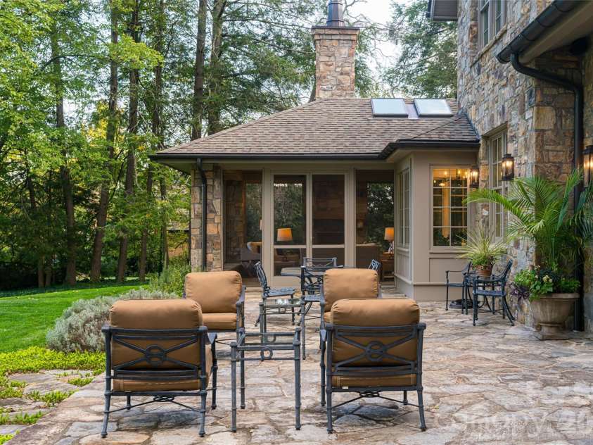 402 Vanderbilt Road, Asheville, NC 28803.  MLS# CAR4340539, YatesRealty ID 3315. 