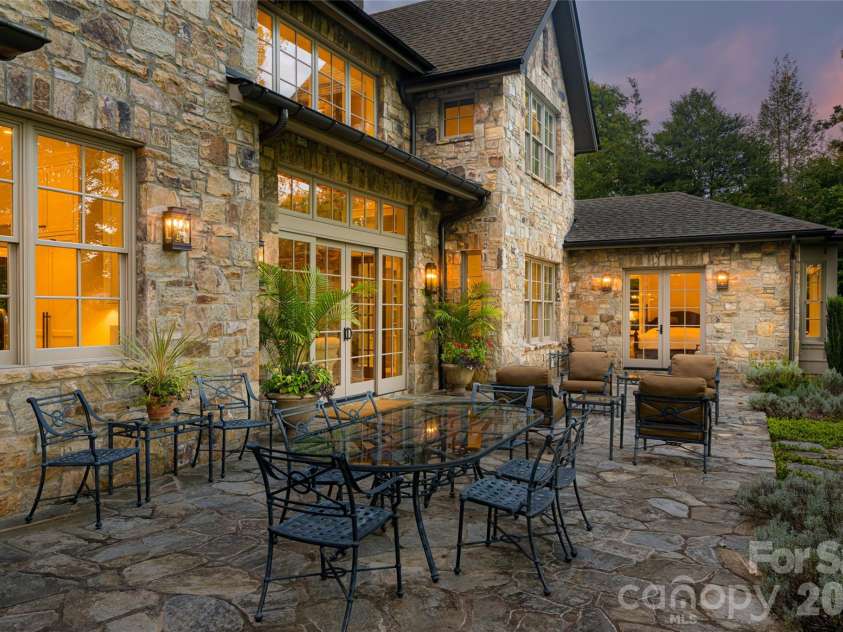 402 Vanderbilt Road, Asheville, NC 28803.  MLS# CAR4340539, YatesRealty ID 3315. 