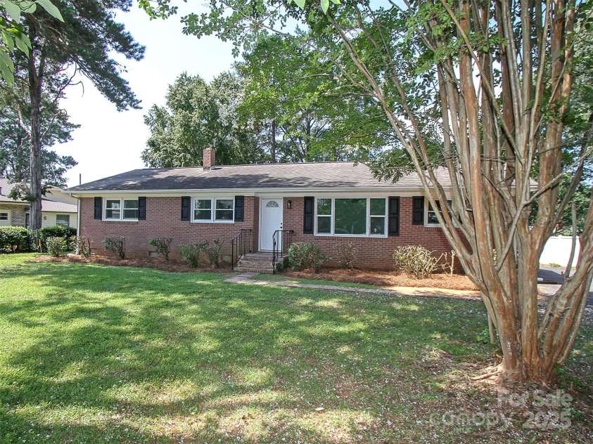 611 Greenbriar Avenue, Rock Hill, SC 29730.  MLS# CAR4173915, YatesRealty ID 3315. 