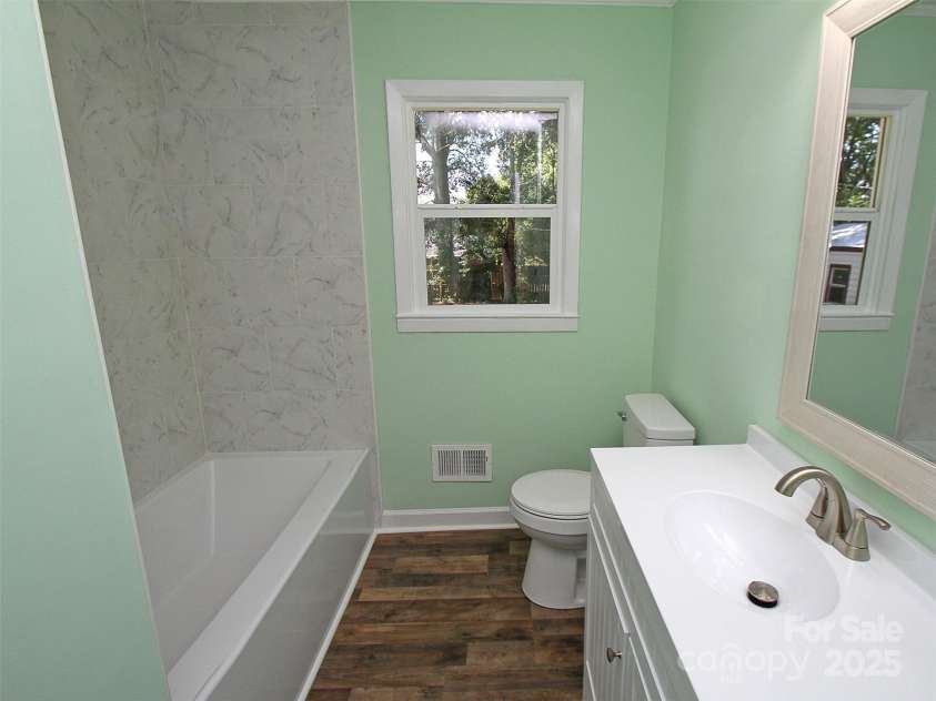 611 Greenbriar Avenue, Rock Hill, SC 29730.  MLS# CAR4173915, YatesRealty ID 3315. Guest Bath