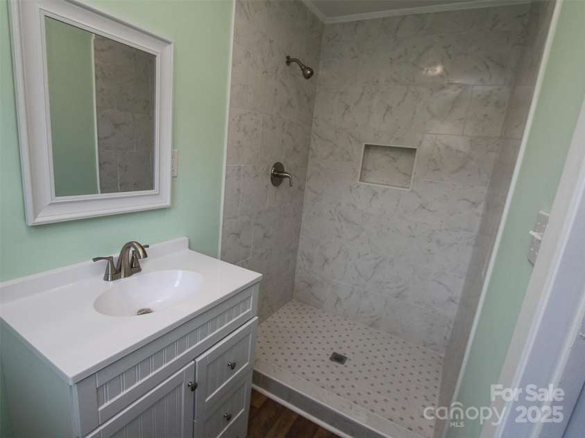 611 Greenbriar Avenue, Rock Hill, SC 29730.  MLS# CAR4299810, YatesRealty ID 3315. Primary Bath