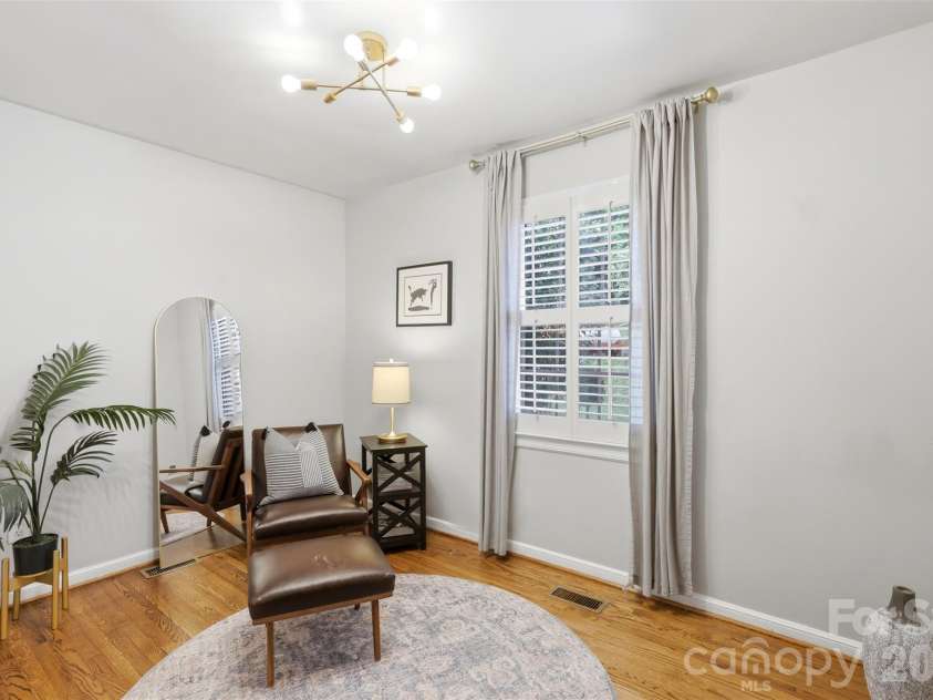 216 Wakefield Drive, Charlotte, NC 28209.  MLS# CAR4398149, YatesRealty ID 33151. 