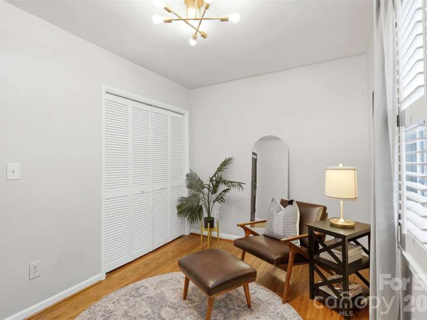 216 Wakefield Drive, Charlotte, NC 28209.  MLS# CAR4398149, YatesRealty ID 33151. 