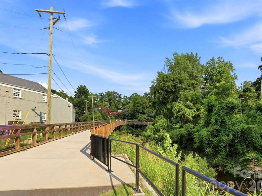 216 Wakefield Drive, Charlotte, NC 28209.  MLS# CAR4398149, YatesRealty ID 33151. 