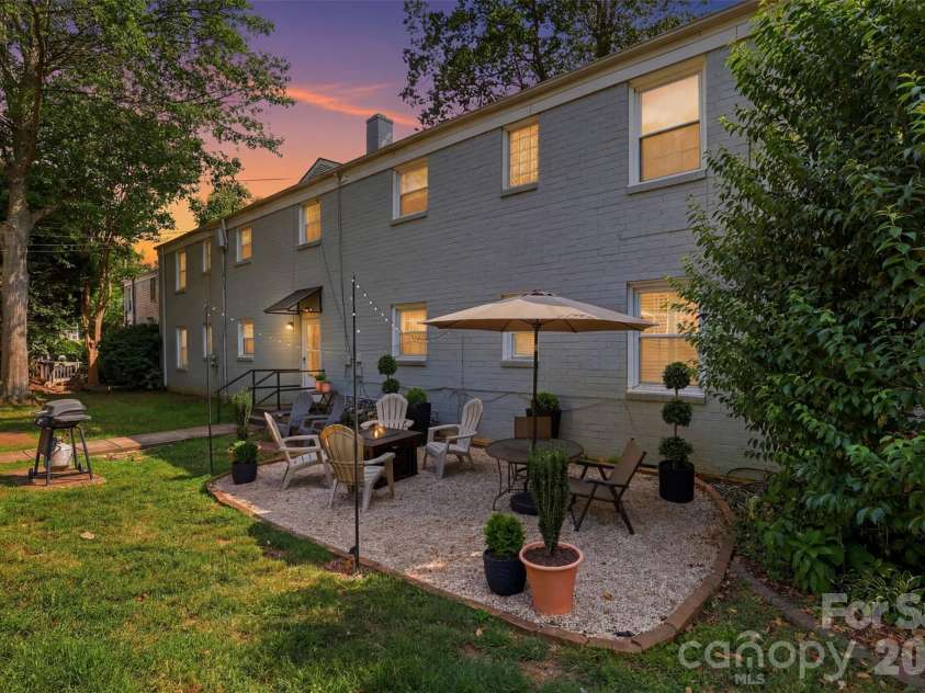216 Wakefield Drive, Charlotte, NC 28209.  MLS# CAR4398149, YatesRealty ID 33151. 