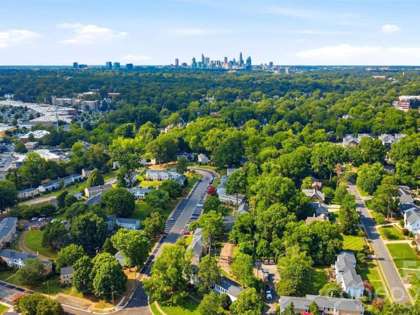 216 Wakefield Drive, Charlotte, NC 28209.  MLS# CAR4398149, YatesRealty ID 33151. 
