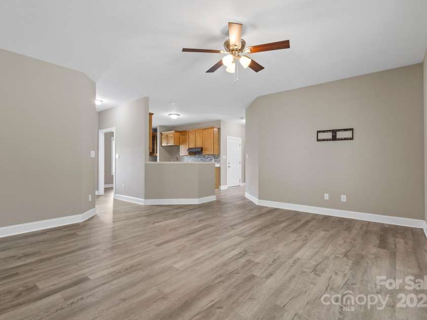 129 Sara Lane, Statesville, NC 28625.  MLS# CAR4293422, YatesRealty ID 33153. 