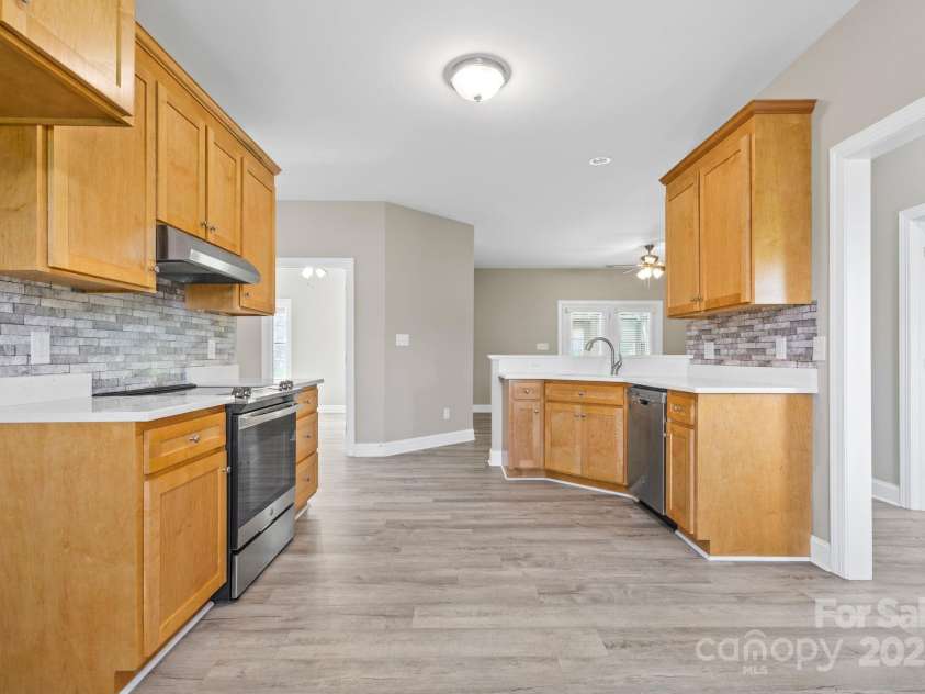 129 Sara Lane, Statesville, NC 28625.  MLS# CAR4293422, YatesRealty ID 33153. 