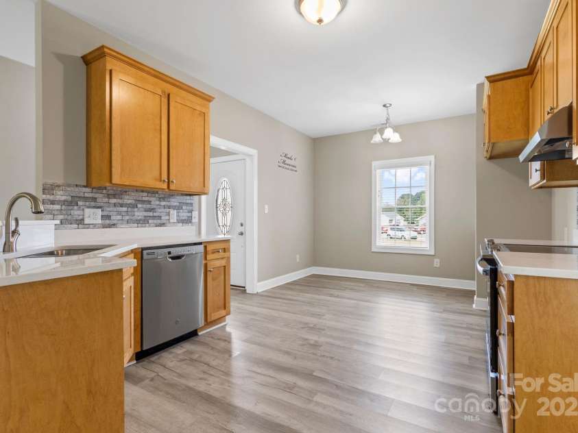 129 Sara Lane, Statesville, NC 28625.  MLS# CAR4293422, YatesRealty ID 33153. 