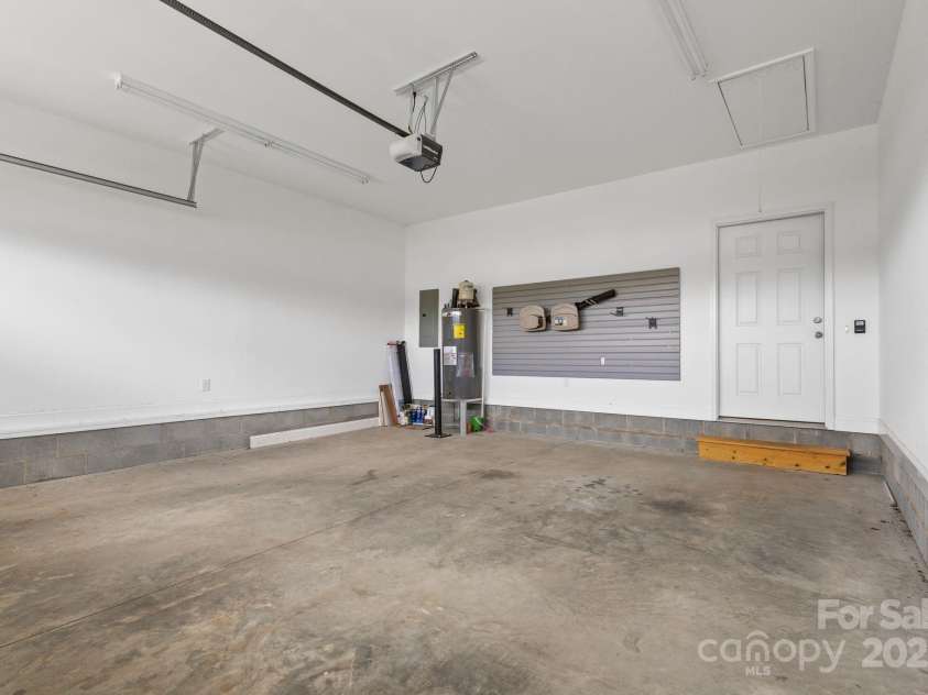 129 Sara Lane, Statesville, NC 28625.  MLS# CAR4293422, YatesRealty ID 33153. 