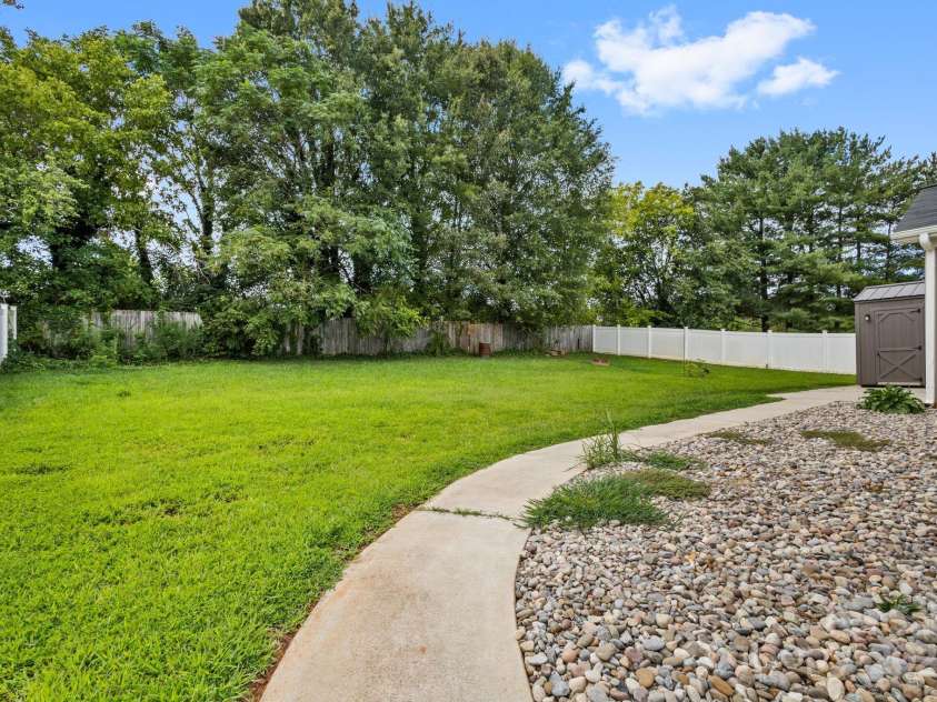 129 Sara Lane, Statesville, NC 28625.  MLS# CAR4293422, YatesRealty ID 33153. 