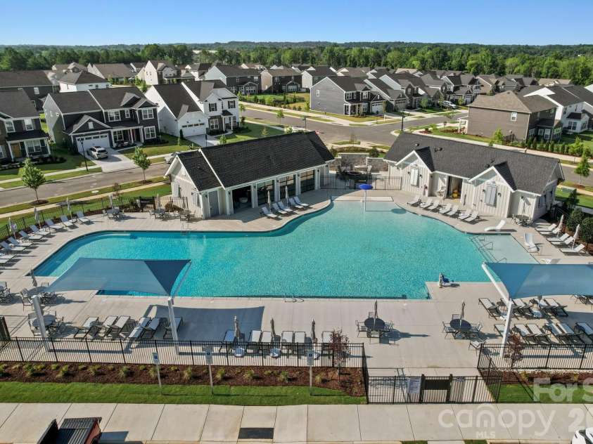 15125 Parkside Crossing Drive, Charlotte, NC 28278.  MLS# CAR4398200, YatesRealty ID 33153. 