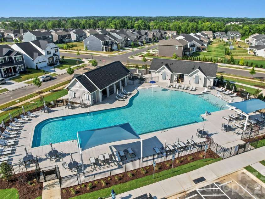 15125 Parkside Crossing Drive, Charlotte, NC 28278.  MLS# CAR4398200, YatesRealty ID 33153. 