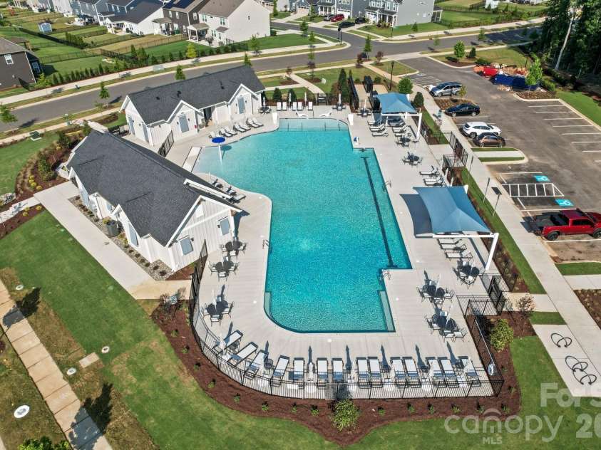 15125 Parkside Crossing Drive, Charlotte, NC 28278.  MLS# CAR4398200, YatesRealty ID 33153. 