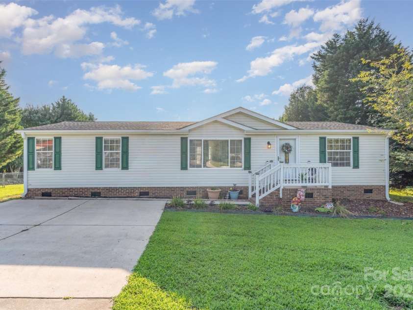 1140 Peppertree Drive, Mount Holly, NC 28120.  MLS# CAR4293992, YatesRealty ID 33154. 