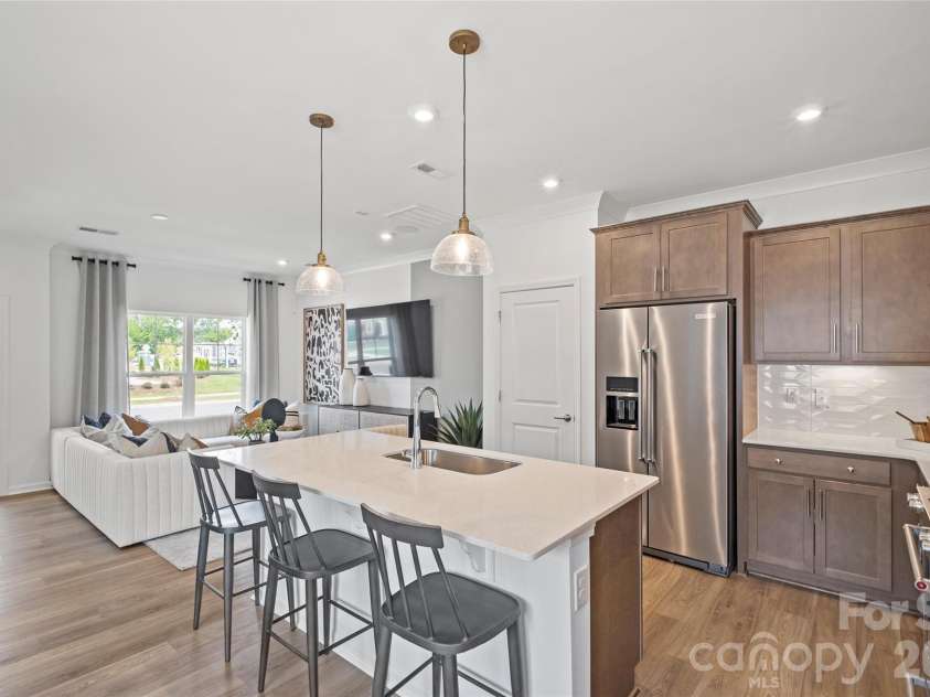 15117 Parkside Crossing Drive, Charlotte, NC 28278.  MLS# CAR4398198, YatesRealty ID 33154. 