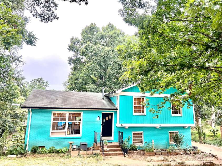 6708 Lynmont Drive, Charlotte, NC 28212.  MLS# CAR4294133, YatesRealty ID 33155. 