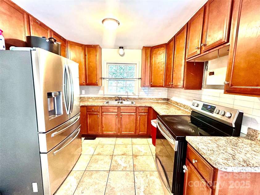 6708 Lynmont Drive, Charlotte, NC 28212.  MLS# CAR4294133, YatesRealty ID 33155. 