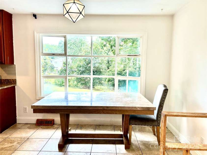 6708 Lynmont Drive, Charlotte, NC 28212.  MLS# CAR4294133, YatesRealty ID 33155. 