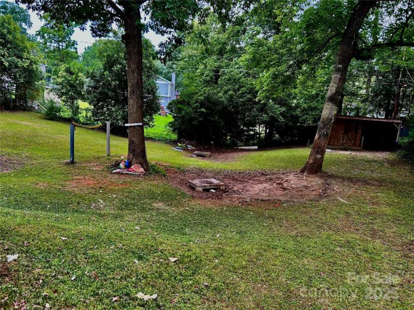 6708 Lynmont Drive, Charlotte, NC 28212.  MLS# CAR4294133, YatesRealty ID 33155. 