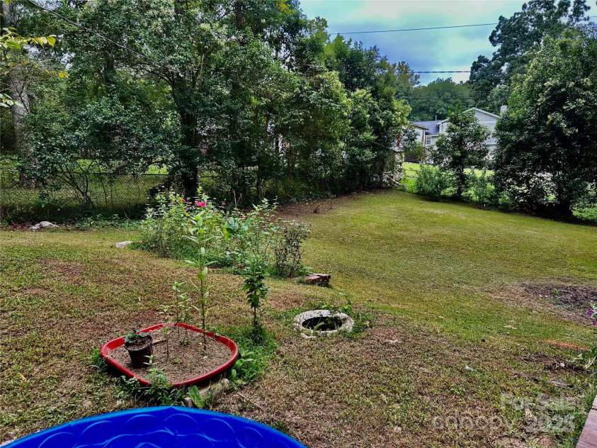 6708 Lynmont Drive, Charlotte, NC 28212.  MLS# CAR4294133, YatesRealty ID 33155. 