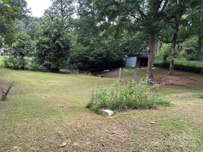 6708 Lynmont Drive, Charlotte, NC 28212.  MLS# CAR4294133, YatesRealty ID 33155. 
