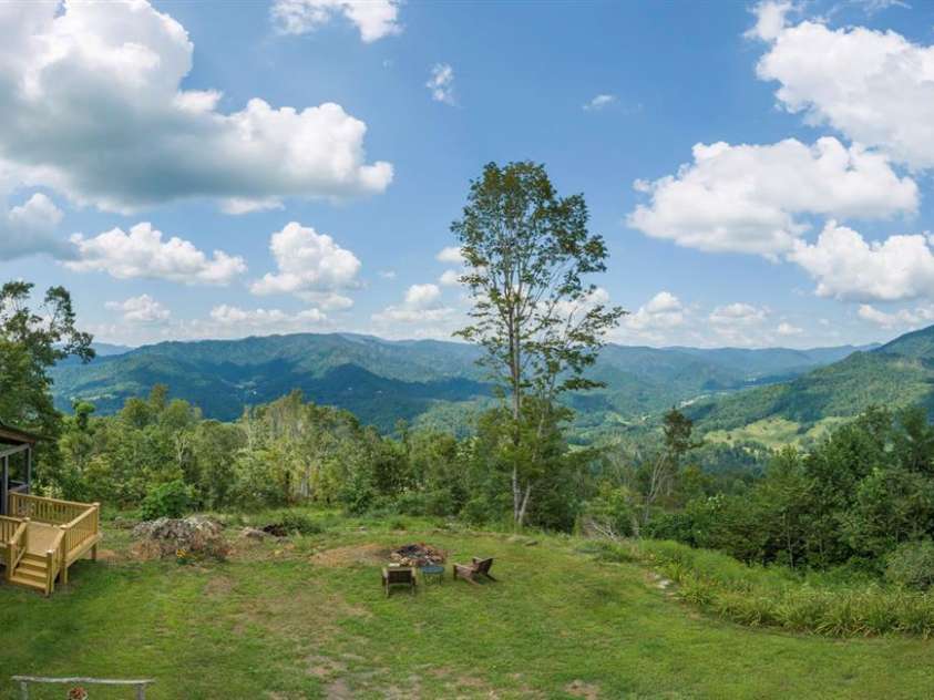 49 Cub Pass, Bakersville, NC 28705.  MLS# CAR4293997, YatesRealty ID 33156. 