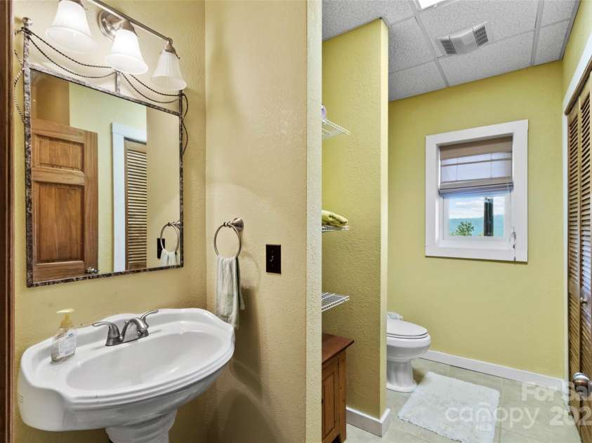 49 Cub Pass, Bakersville, NC 28705.  MLS# CAR4293997, YatesRealty ID 33156. 