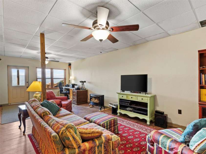 49 Cub Pass, Bakersville, NC 28705.  MLS# CAR4293997, YatesRealty ID 33156. 