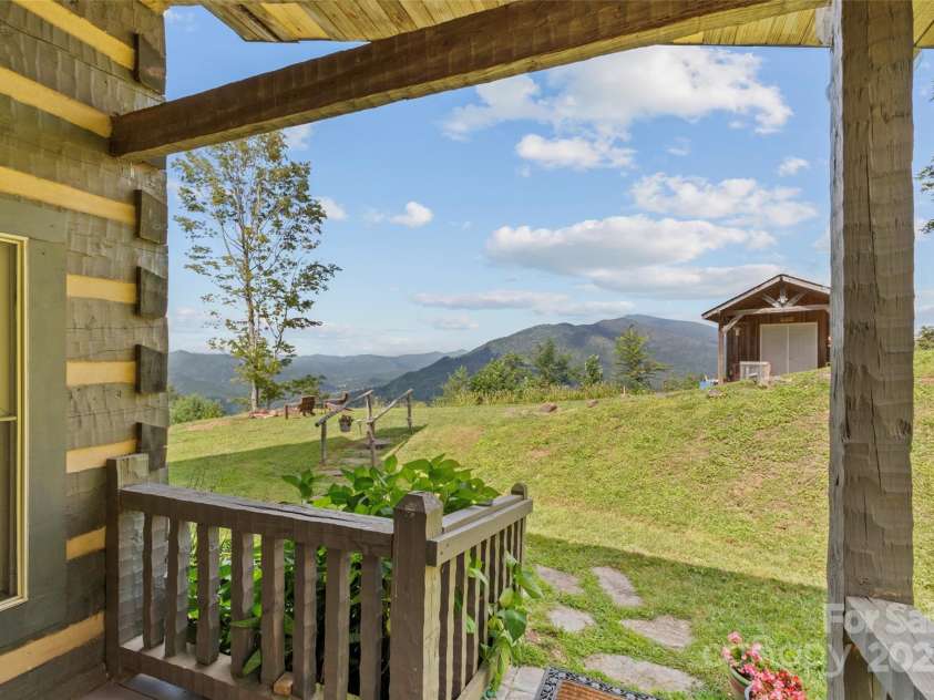 49 Cub Pass, Bakersville, NC 28705.  MLS# CAR4293997, YatesRealty ID 33156. 