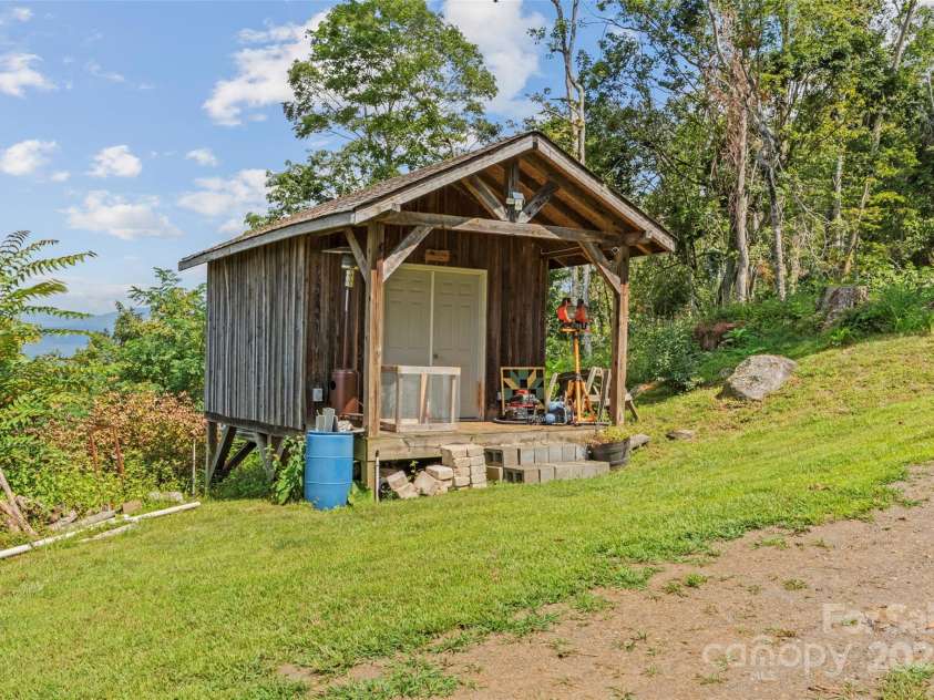 49 Cub Pass, Bakersville, NC 28705.  MLS# CAR4293997, YatesRealty ID 33156. 