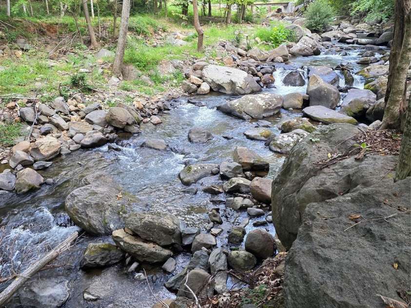 49 Cub Pass, Bakersville, NC 28705.  MLS# CAR4293997, YatesRealty ID 33156. 