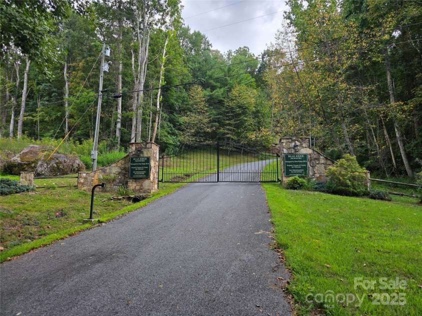 49 Cub Pass, Bakersville, NC 28705.  MLS# CAR4293997, YatesRealty ID 33156. 