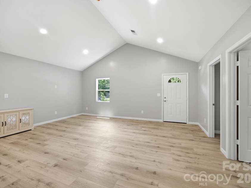934 Brandon Street, Gastonia, NC 28052.  MLS# CAR4398204, YatesRealty ID 33156. 