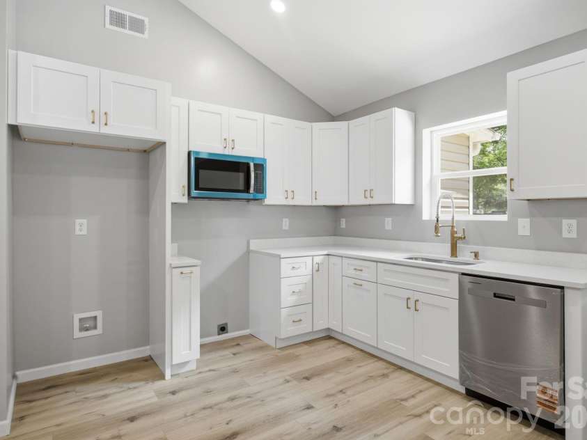 934 Brandon Street, Gastonia, NC 28052.  MLS# CAR4398204, YatesRealty ID 33156. 
