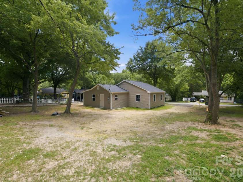 934 Brandon Street, Gastonia, NC 28052.  MLS# CAR4398204, YatesRealty ID 33156. 