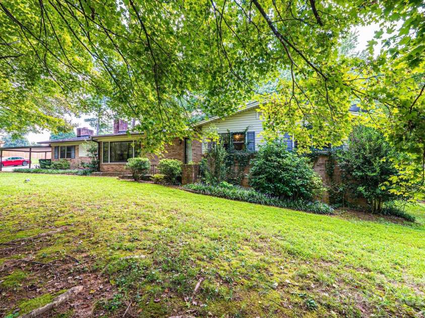 1460 23rd Avenue Place, Hickory, NC 28601.  MLS# CAR4289689, YatesRealty ID 33157. 